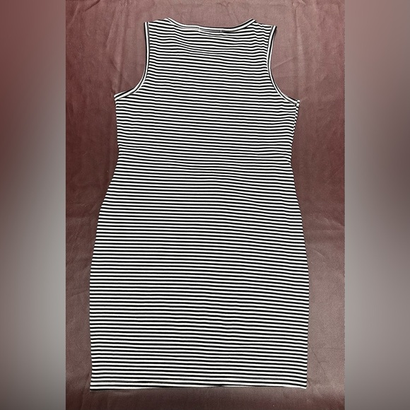 Black & White Stripe Sleeveless Dress with Tie Waist and Pockets - Picture 3 of 10